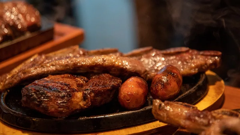 Comidas típicas que você precisa experimentar em Montevidéu!