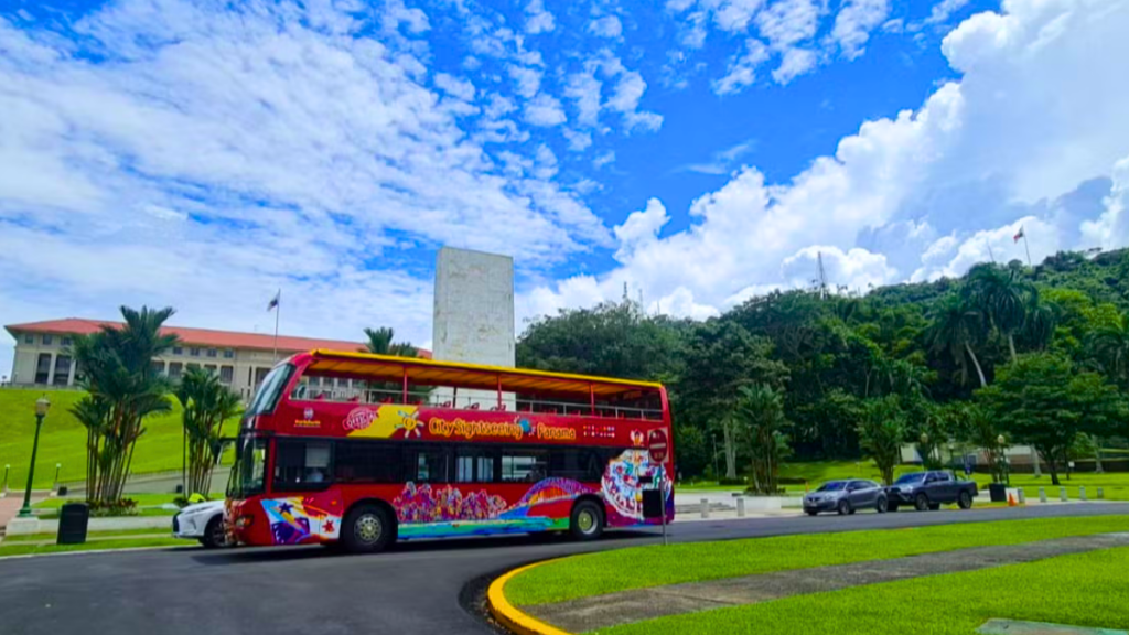 Ônibus turístico no Panamá