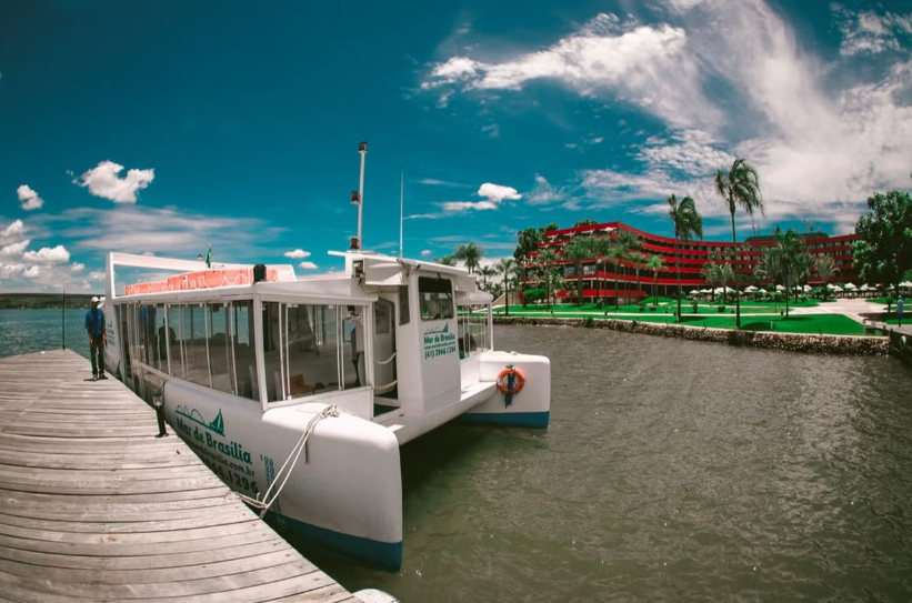 Passeio de barco pelo Lago Paranoá