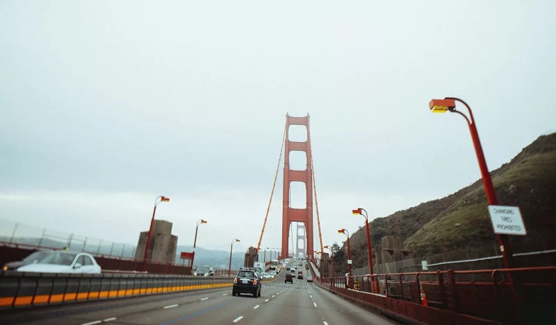 Carros na Ponte Golden Gate San Francisco