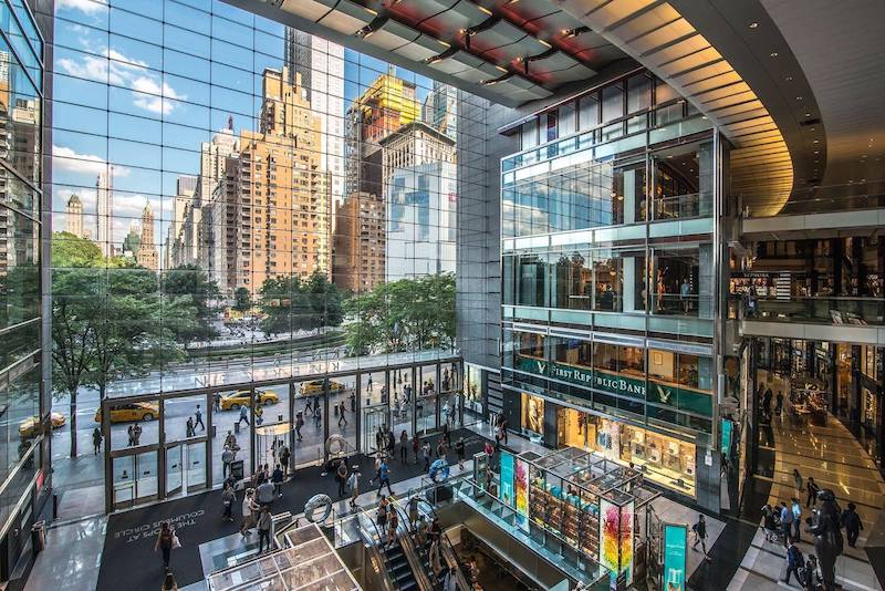 Interior do The Shops at Columbus Circle em Nova York