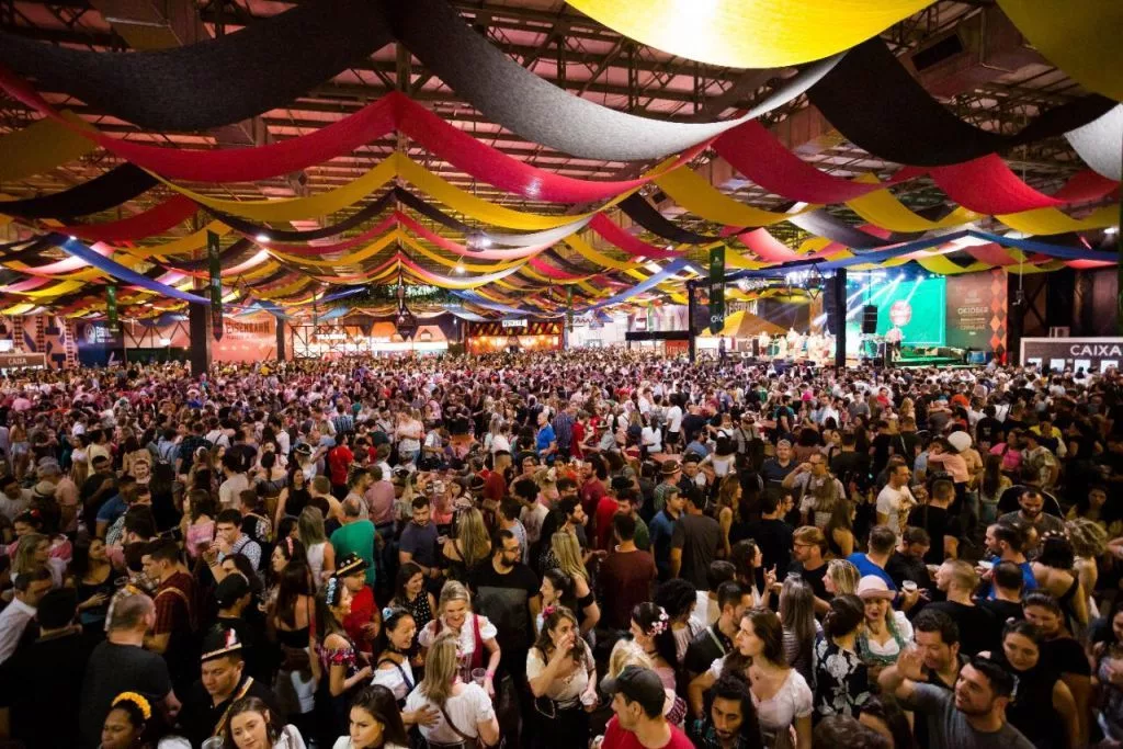 Conheça a história da Oktoberfest Blumenau