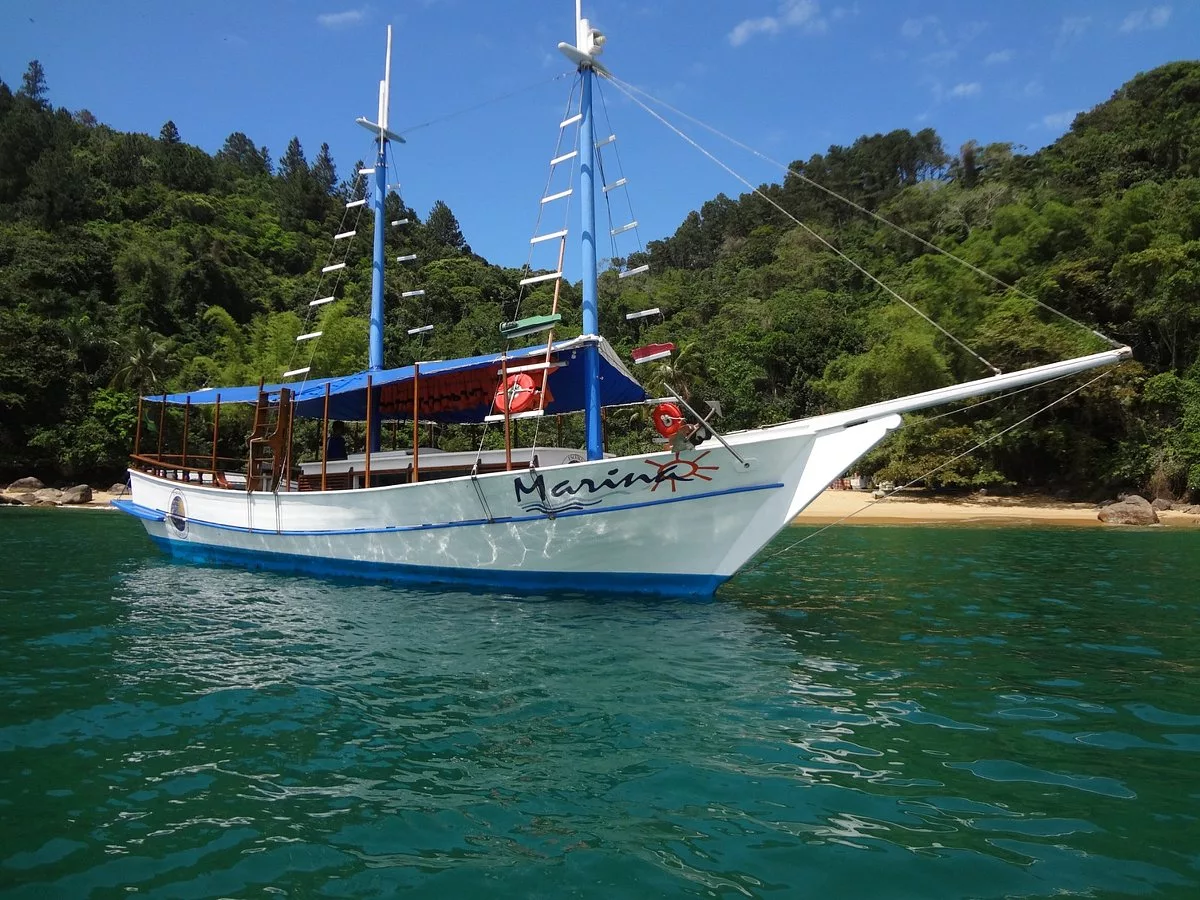 Passeio de escuna em Ubatuba