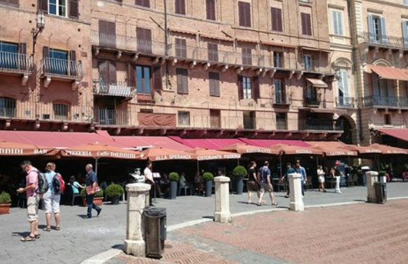 Restaurante na Piazza del Campo