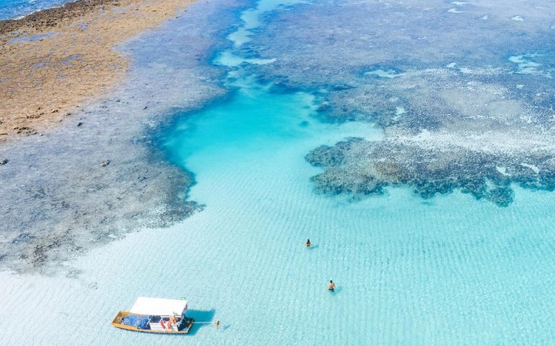 Piscina natural na Praia de Japaratinga