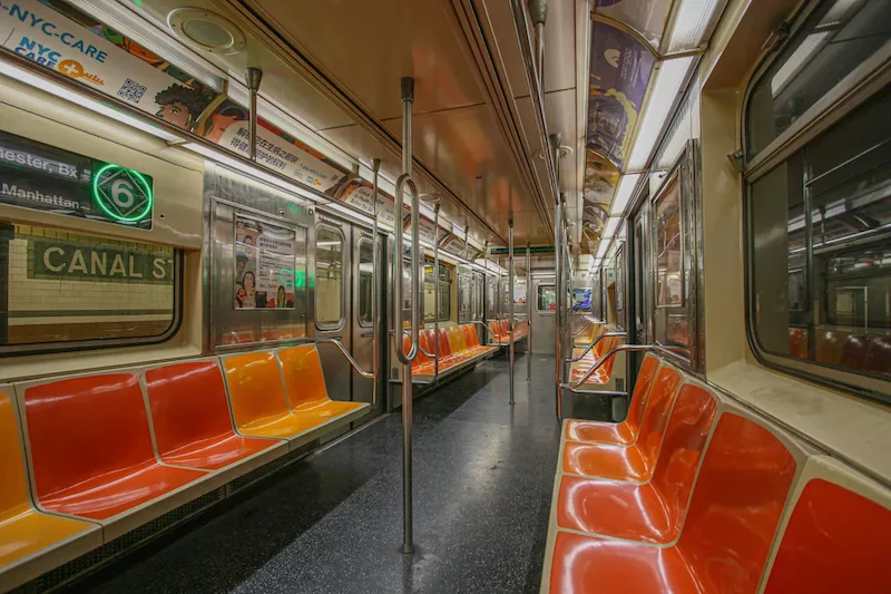 Interior do metrô em Nova York