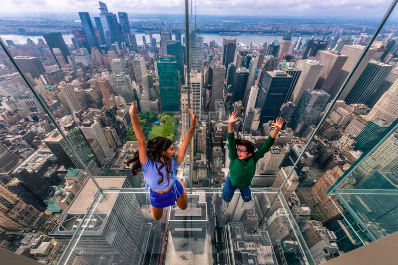 Plataforma de vidro na Levitation no observatório Summit One Vanderbilt em Nova York