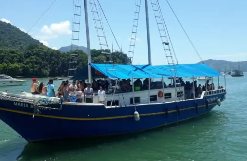 Passeio de escuna por Ubatuba