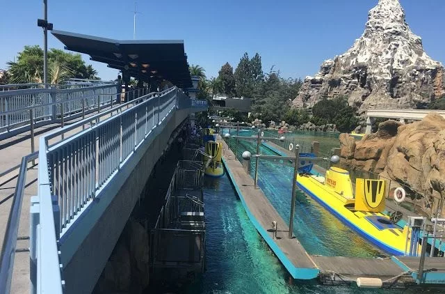 Finding Nemo Submarine Voyage na Disneyland Anaheim