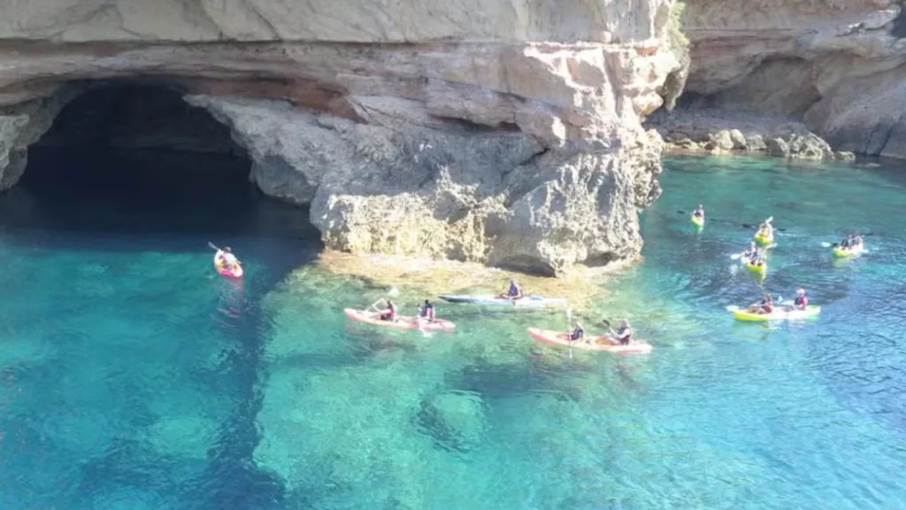 Tour de caiaque com snorkel por Cala Codolar