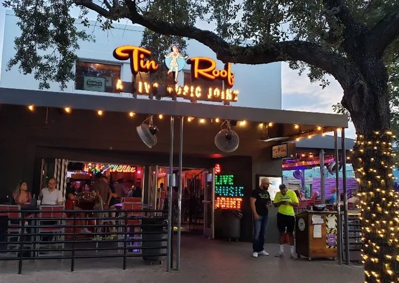 Tin Roof em Boca Raton