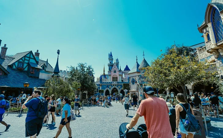 Turistas na Disneyland Califórnia