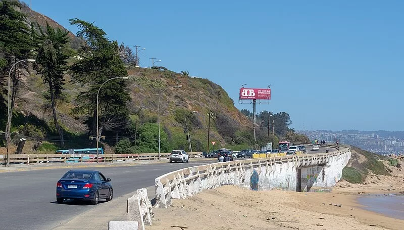 Avenida Borgoño ligando Viña del Mar a Valparaíso