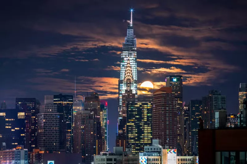 Edifício One Vanderbilt em Nova York à noite