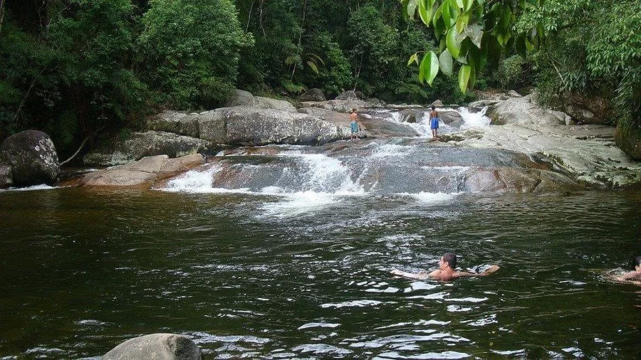 Trilha pelas cachoeiras de Ubatuba