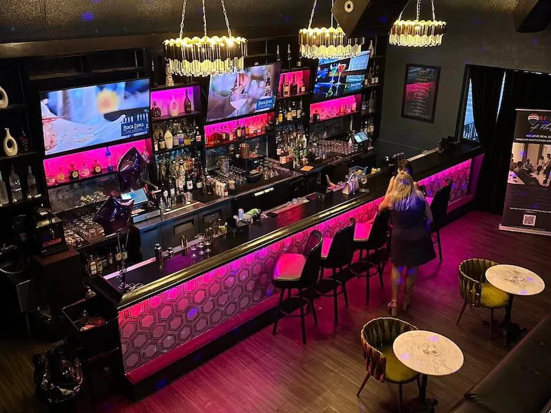 Boca Luna Luxe Lounge em Boca Raton