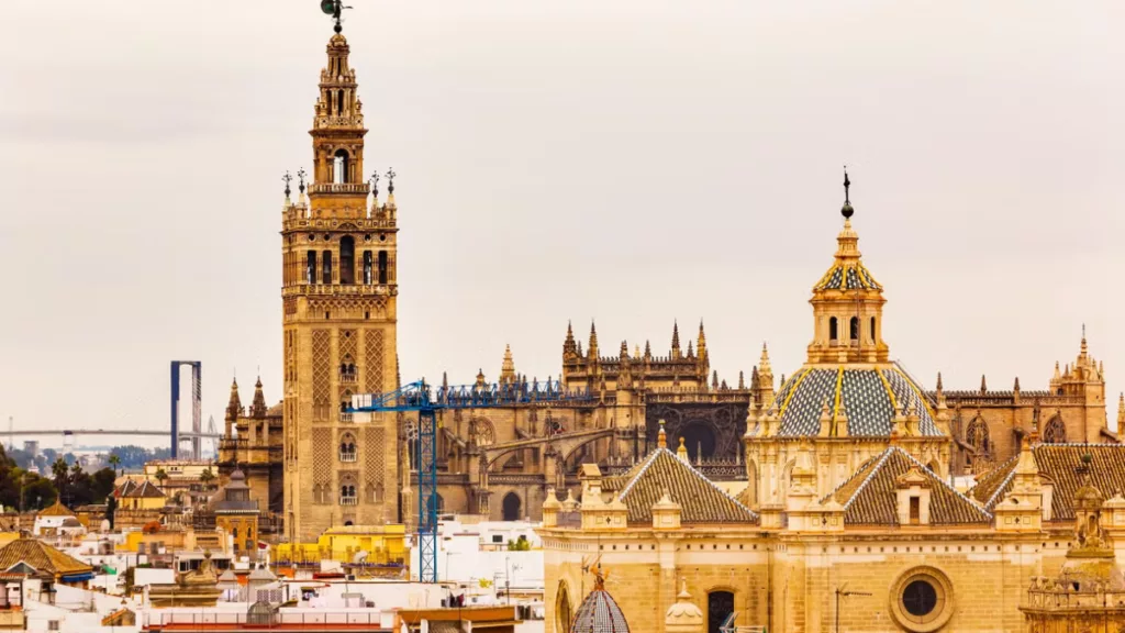 Tour pelo Alcácer, Catedral e La Giralda de Sevilha - 2025 - Grupo ...