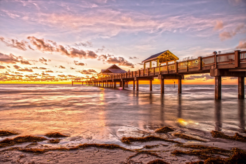 Paisagem do píer ao pôr do sol em Clearwater