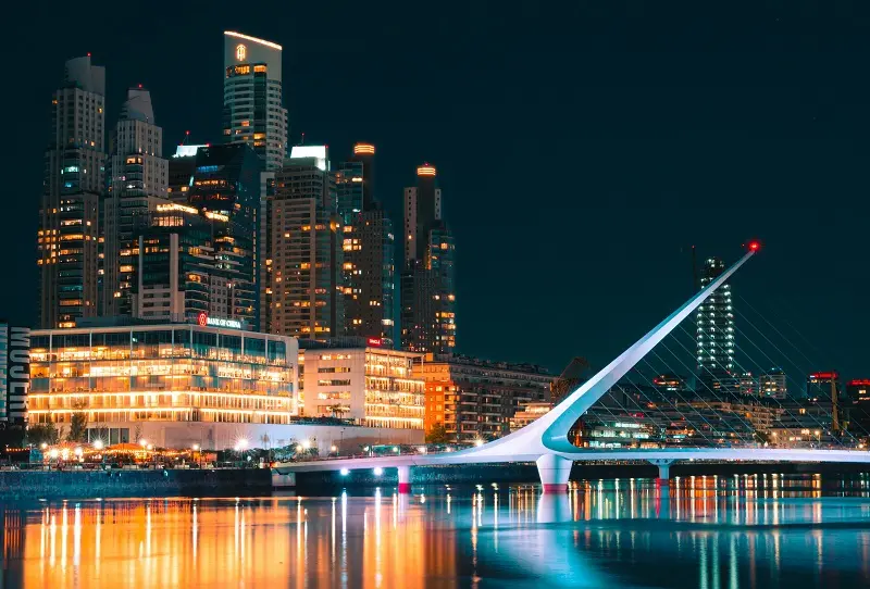 Ponte da Mulher de noite