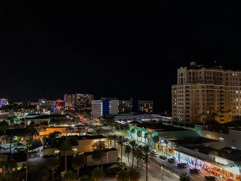 Cidade de Clearwater à noite