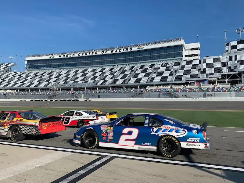 NASCAR Racing Experience and Richard Petty Driving Experience em Daytona Beach