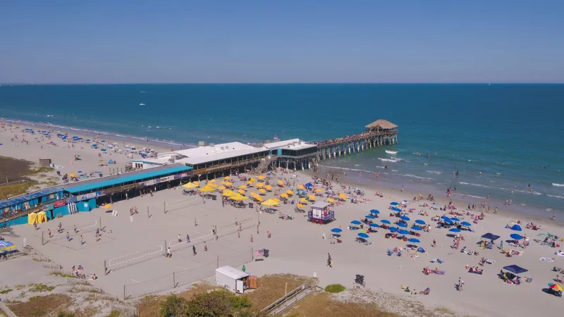 Vista da praia de Cocoa Beach