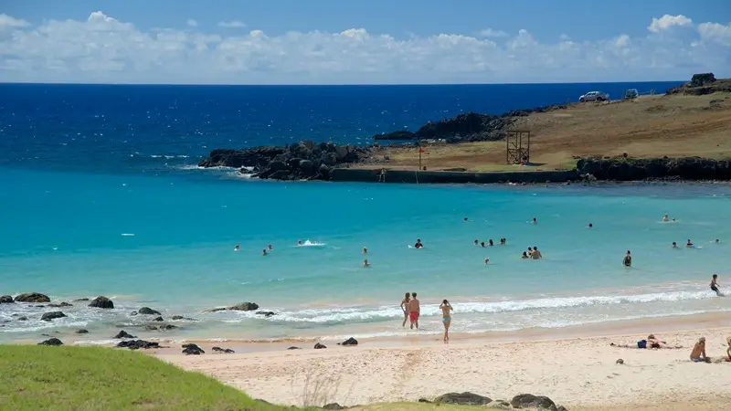 Praia Anakena na Ilha de Páscoa