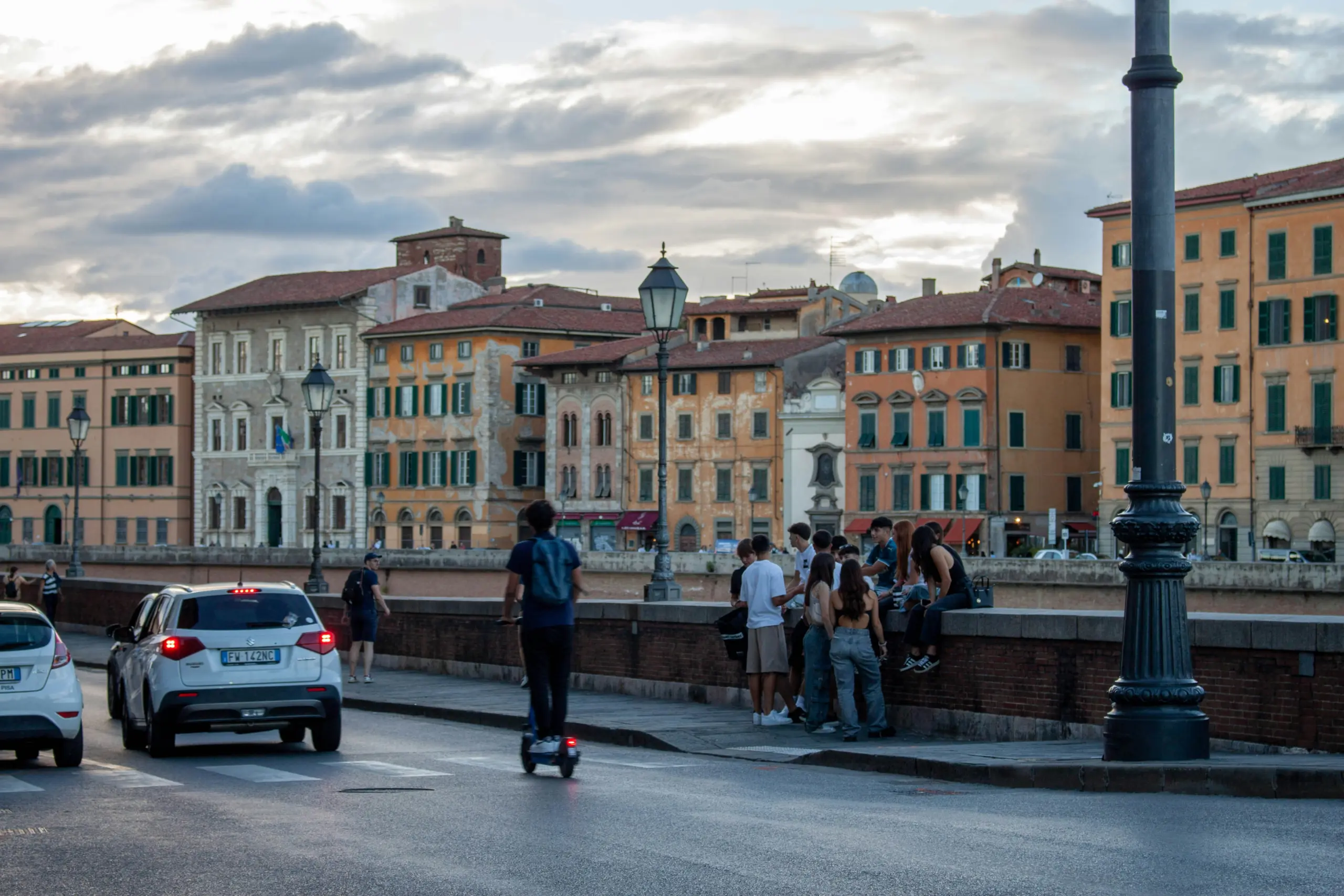 Como se locomover em Pisa: Carro, táxi, ônibus?