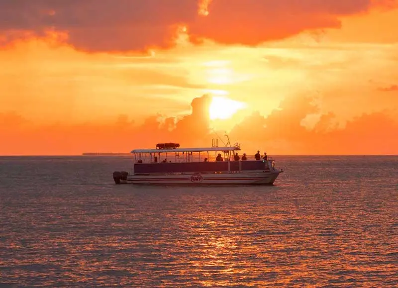 Passeio de barco ao entardecer por Key West