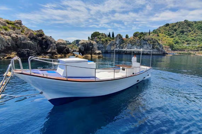 Passeio de barco em Taormina