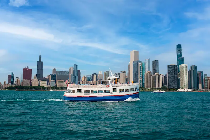 Paisagem do passeio de barco pelo Lago Michigan em Chicago