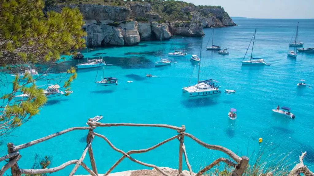 Passeio de Catamarã em Menorca