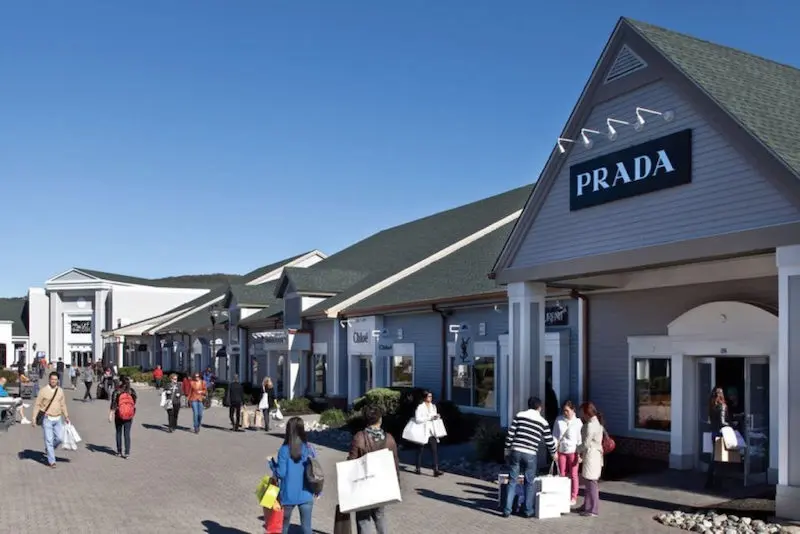 Compras no Woodbury Common Premium Outlets em Nova York