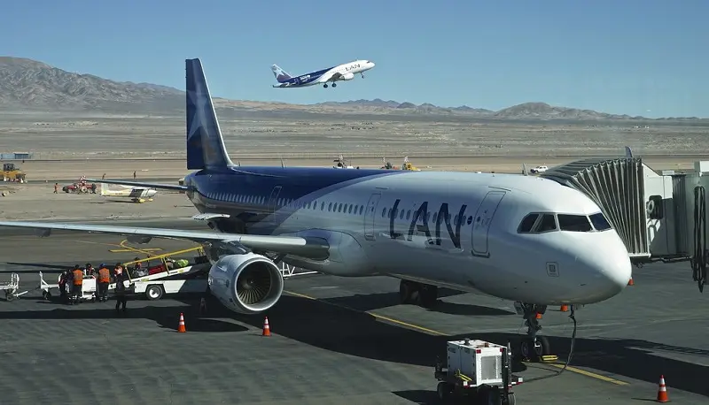 Aviões no Aeroporto El Loa Calama