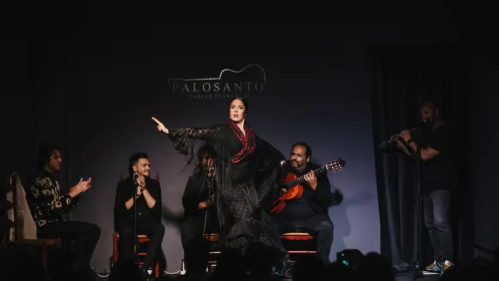 Espetáculo flamenco no tablao Palosanto