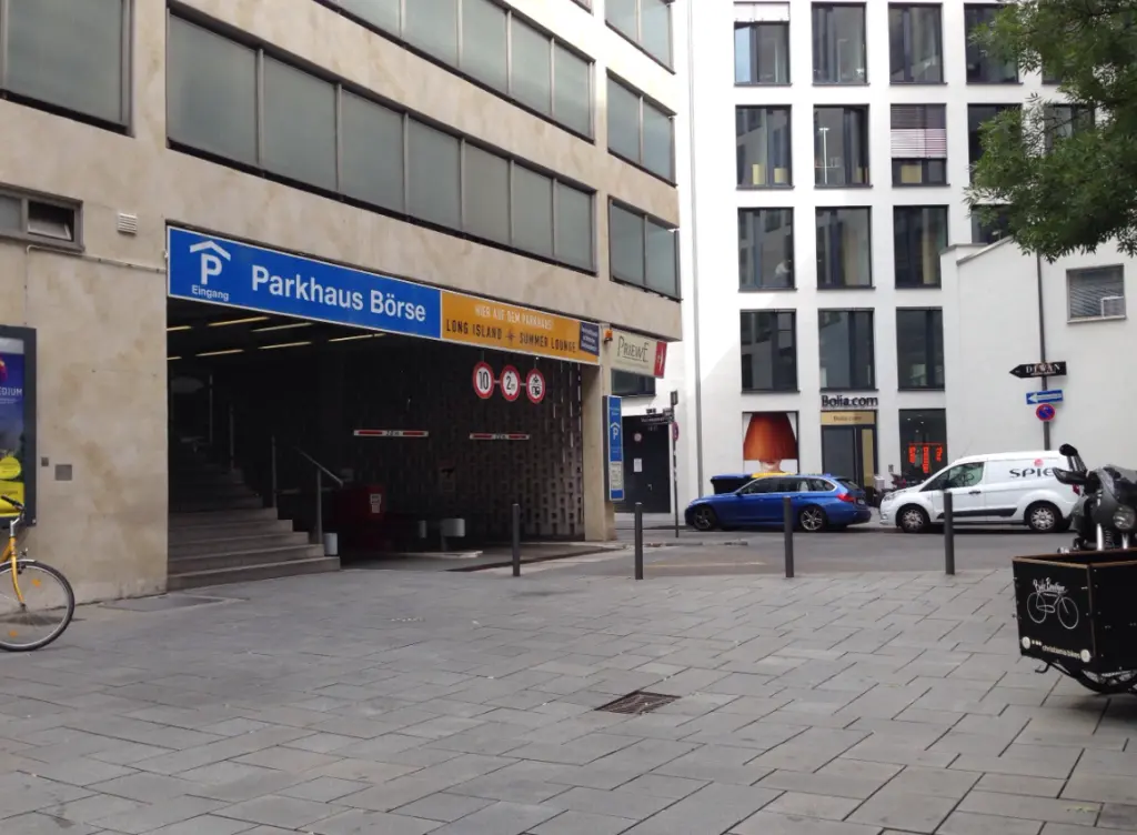 Estacionamentos subterrâneos em Frankfurt