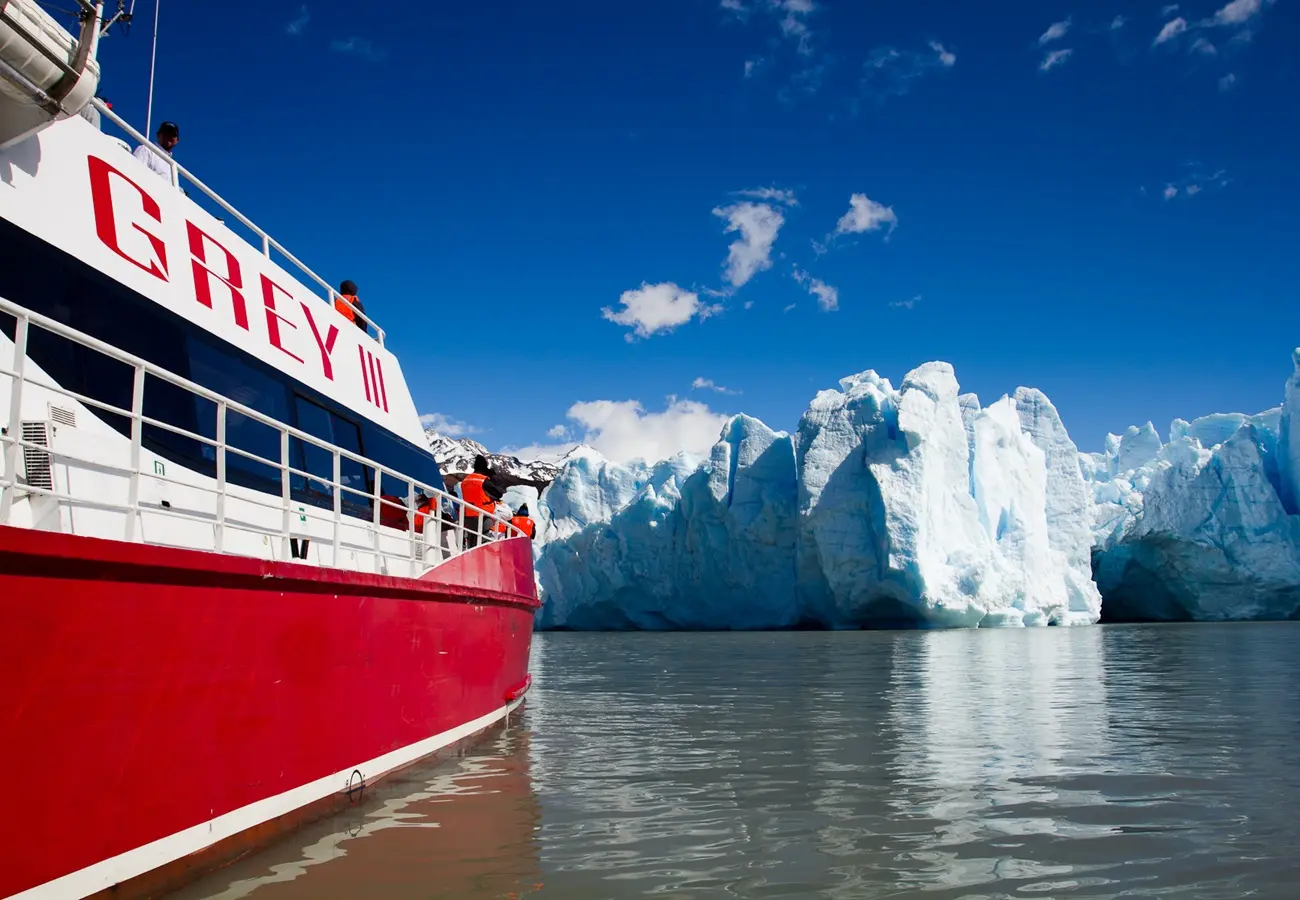 Navegação pelo Glaciar Grey saindo de Puerto Natales