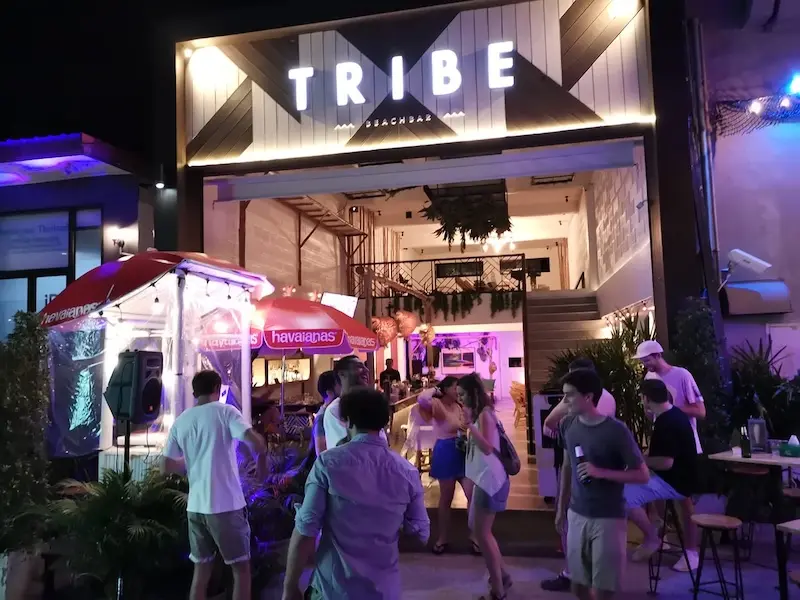 Tribe Beach Bar em Krabi