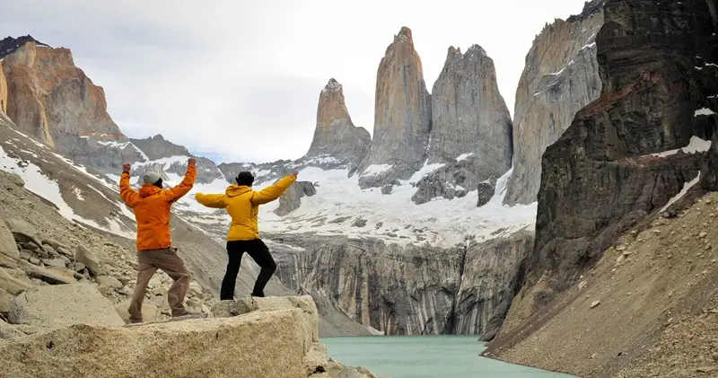 Turistas no mirante em Torres del Paine