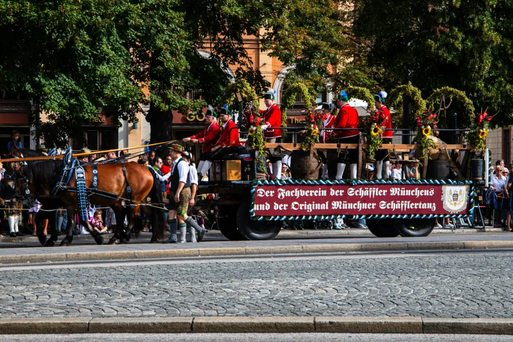 Desfile tradicional no Oktoberfest