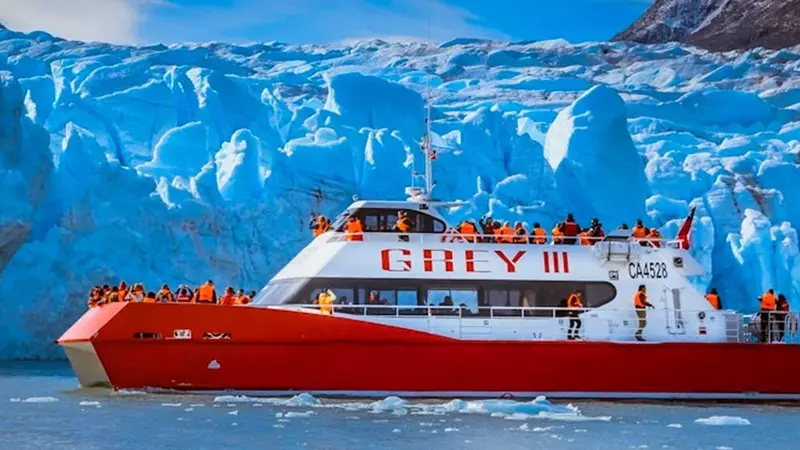 Navegação pelo Glaciar Grey saindo de Puerto Natales