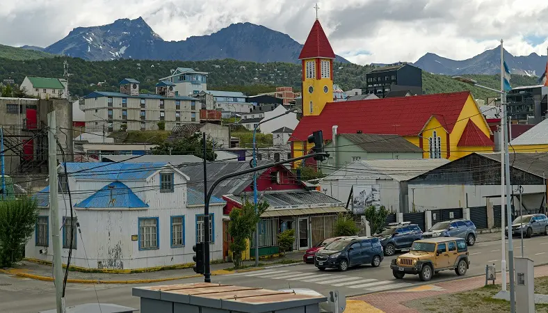 Fuso horário de Ushuaia x Brasil