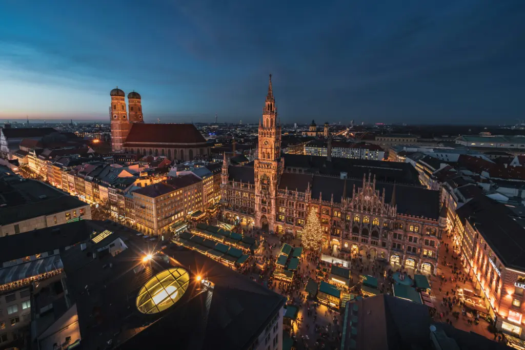 Marienplatz à noite