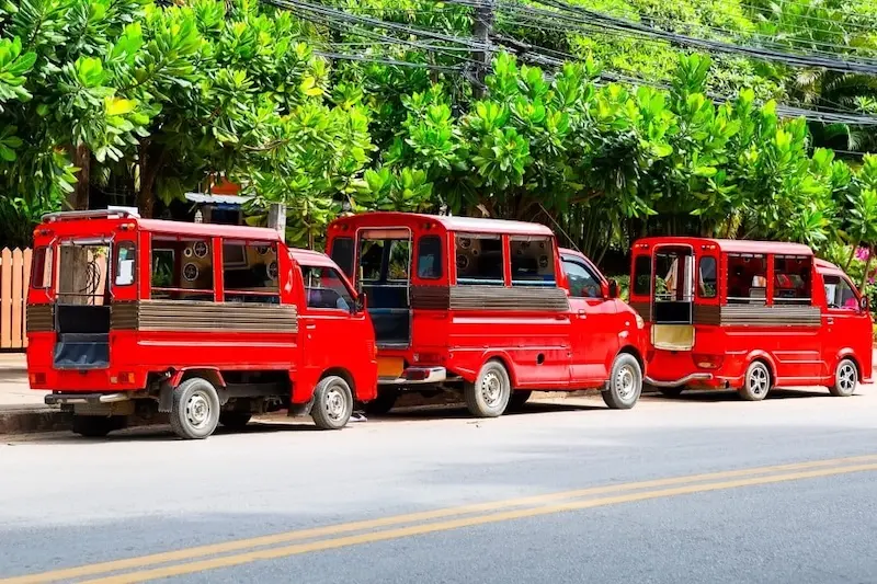 Ônibus local (Songthaew) em Chiang Mai