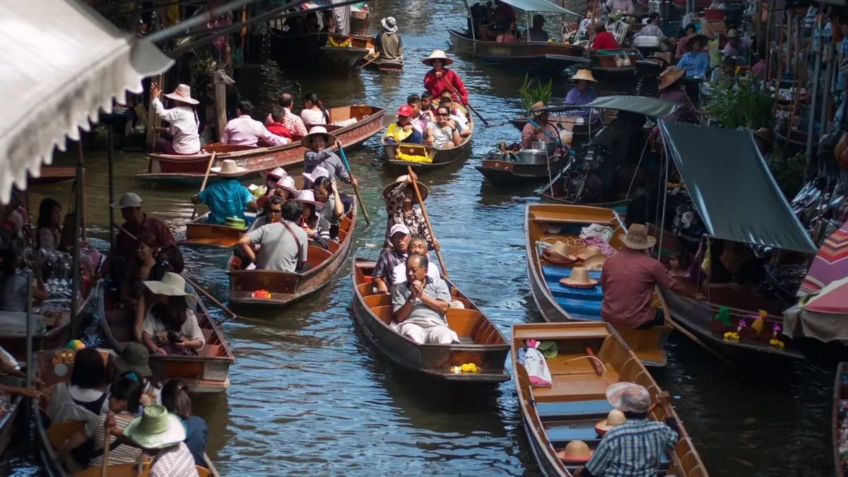 Mercado Flutuante de Damnoen Saduak em Bangkok