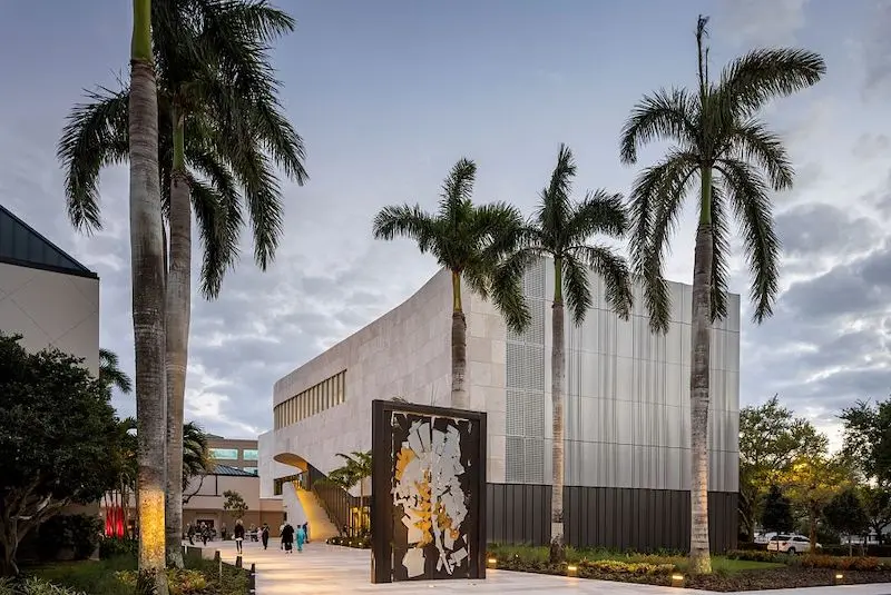 Fachada do Artis—Naples