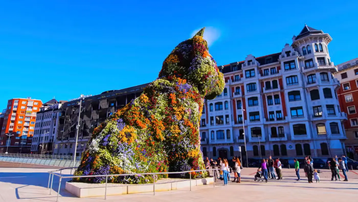 Estátua Poppy do Museu Guggenheim Bilbao em Abando
