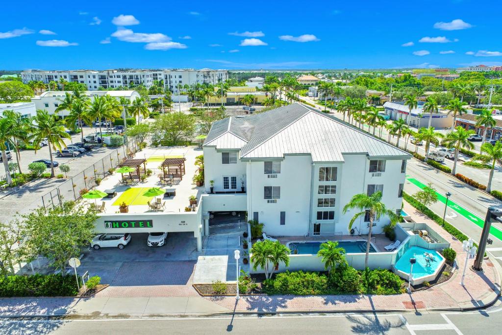 Vista do Naples Park Central Hotel