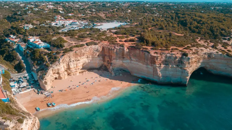 Roteiro perfeito de 9 a 15 dias pelo Algarve Roteiro perfeito de 9 a 15 dias pelo Algarve