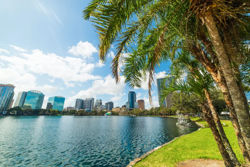 Paisagem do Lake Eola Park na primavera em Orlando Paisagem do Lake Eola Park na primavera em Orlando